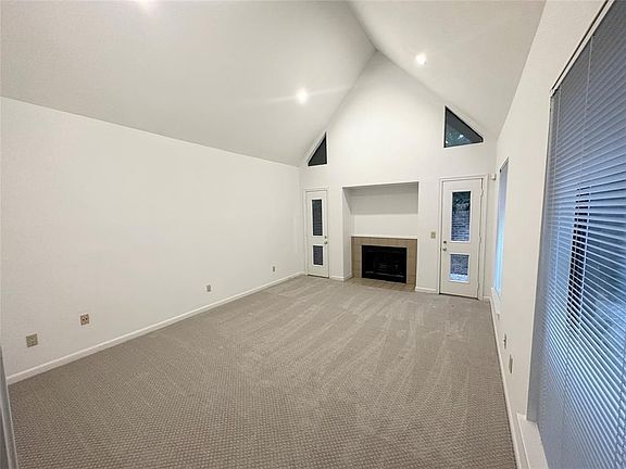 4th image of 208 Sugarberry Cir