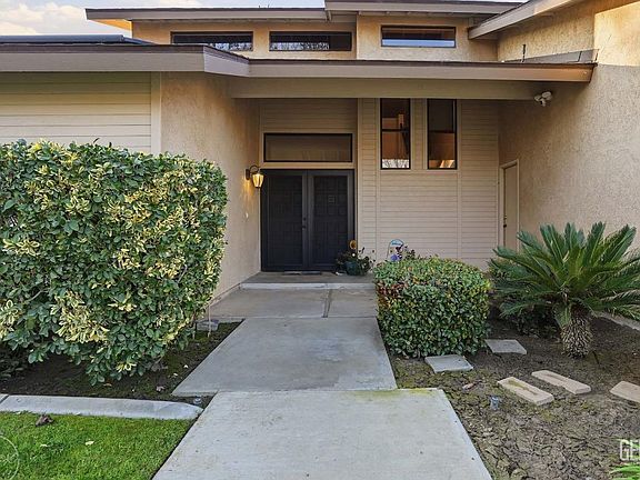 2nd image of 2200 El Portal Dr Unit 34
