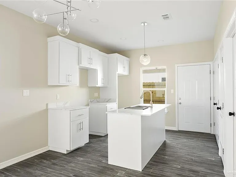 5701 Notre Dame Ave #4 — Photo 5