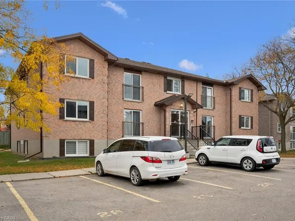 325 Northlake Dr #11, Waterloo, ON N2V 1Z1