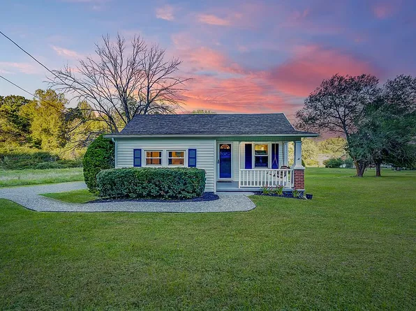 4120 Yellow Mountain Rd, Roanoke, VA 24014