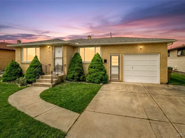 74 Constance Ln, Cheektowaga, NY 14227