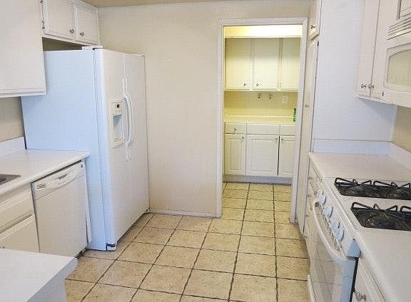 3rd image of 2130 Rockridge Ct