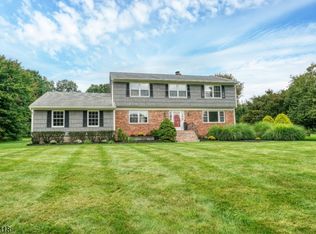 5 Fleming Ct, Washington Twp., NJ 07853