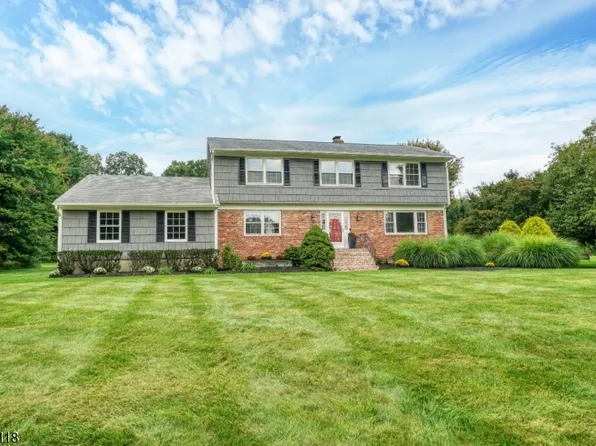 5 Fleming Ct, Washington Twp., NJ 07853