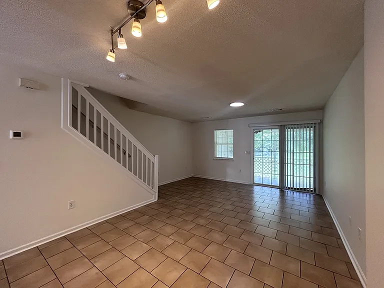 957 Pendant Cir — Photo 12