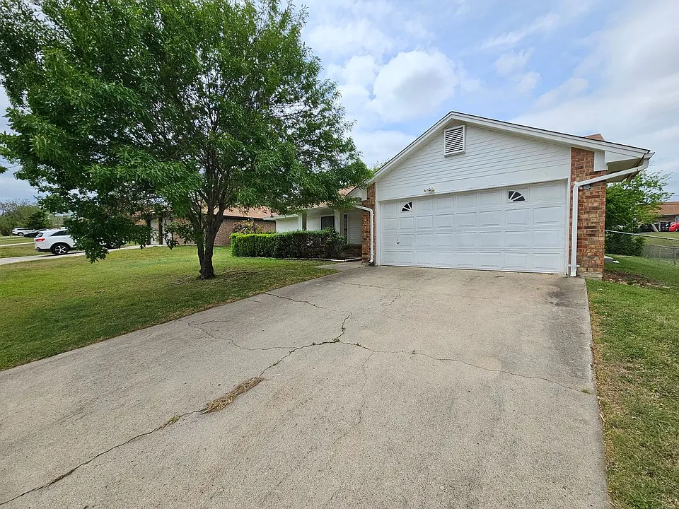 3201 Paintrock Dr