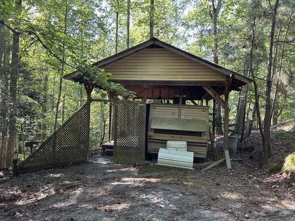 985 Ogden Dr, Ellijay, GA 30540