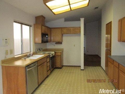 4th image of 3425 Briar Ln
