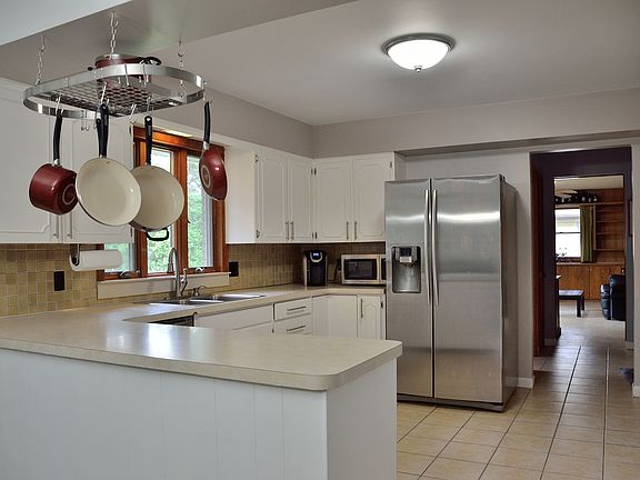 3rd image of 7645 Julie Dr