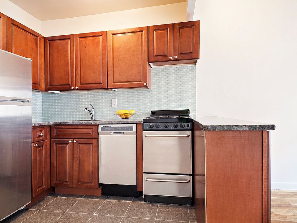 2nd image of 160 Bleecker St APT 4FE