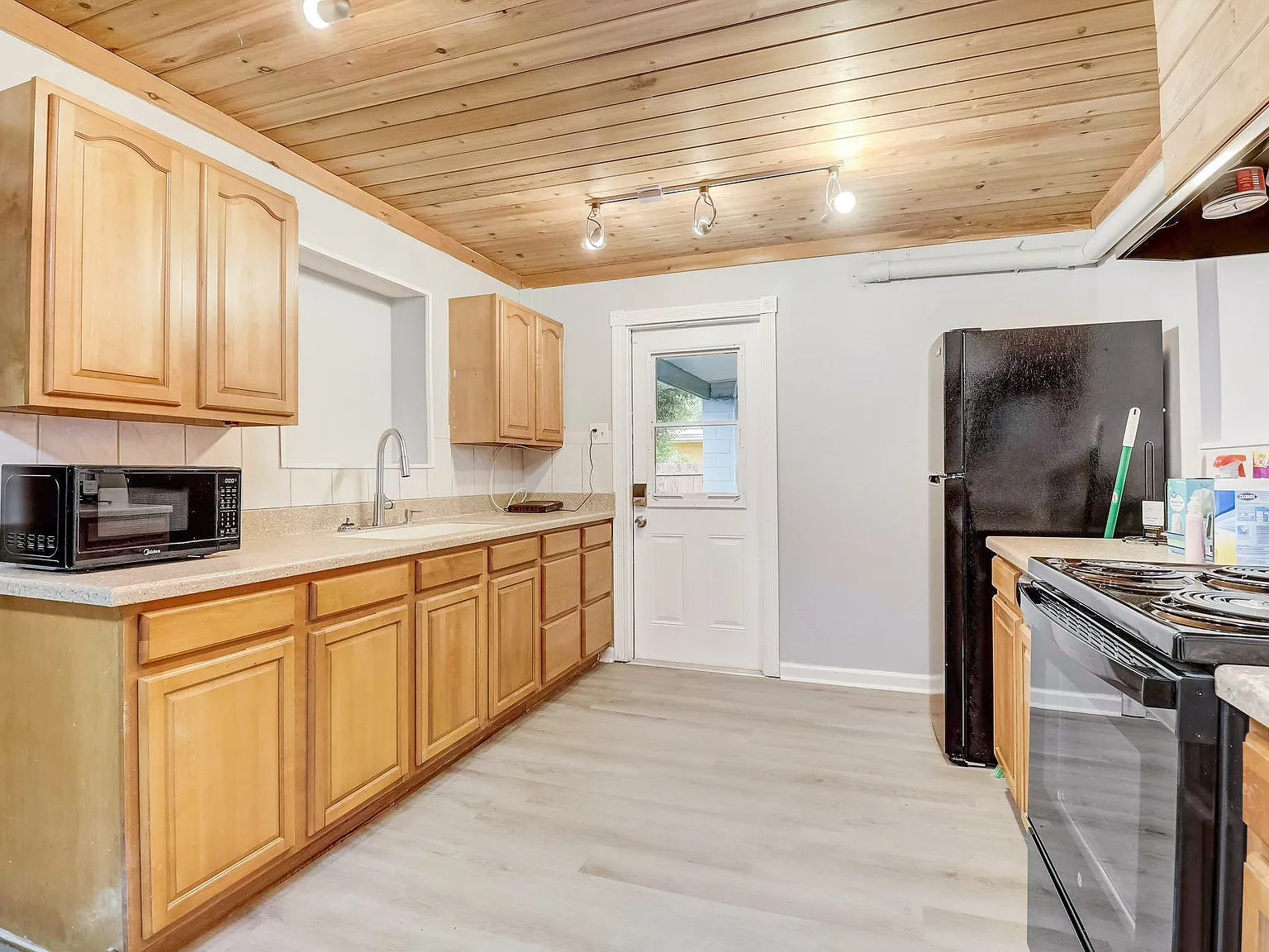 4 bed, 2.0 bath, 1703 sqft, $750 — Photo 4