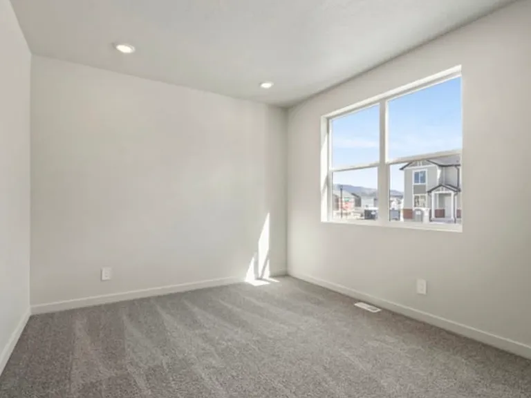 565 E Lintel Rd — Photo 3