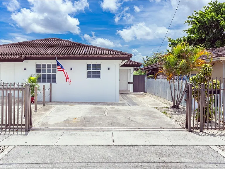 1214 NW 34th Ave #1214 — Photo 3