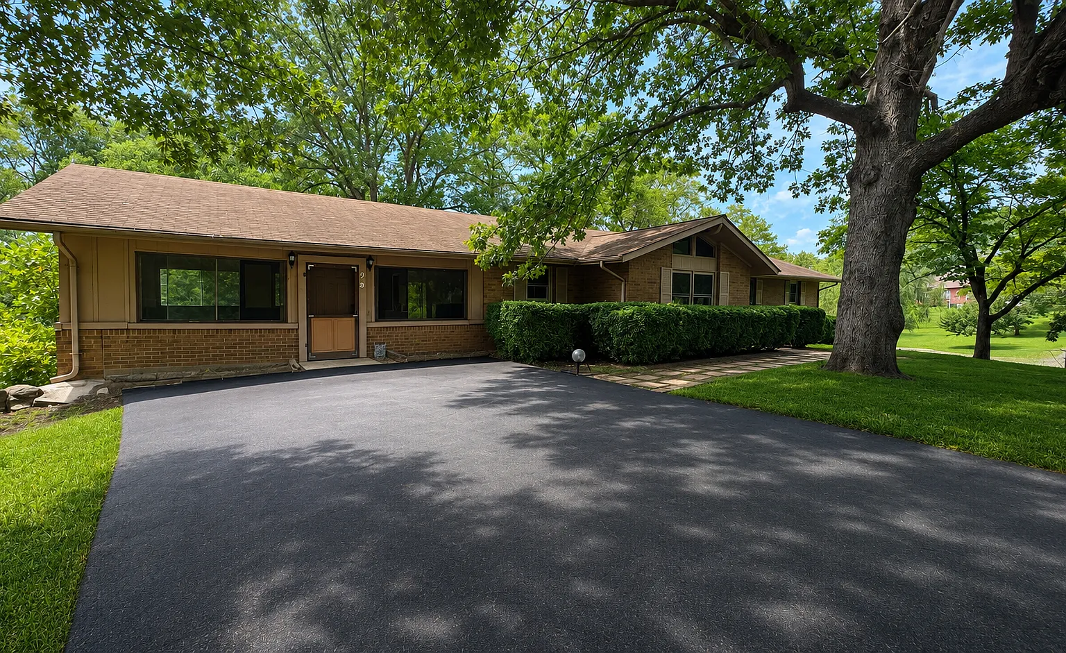 3 bed, 2100 sqft, $2,000 — Photo 1