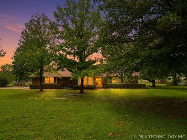 23734 S South Ridge Dr, Claremore, OK 74019