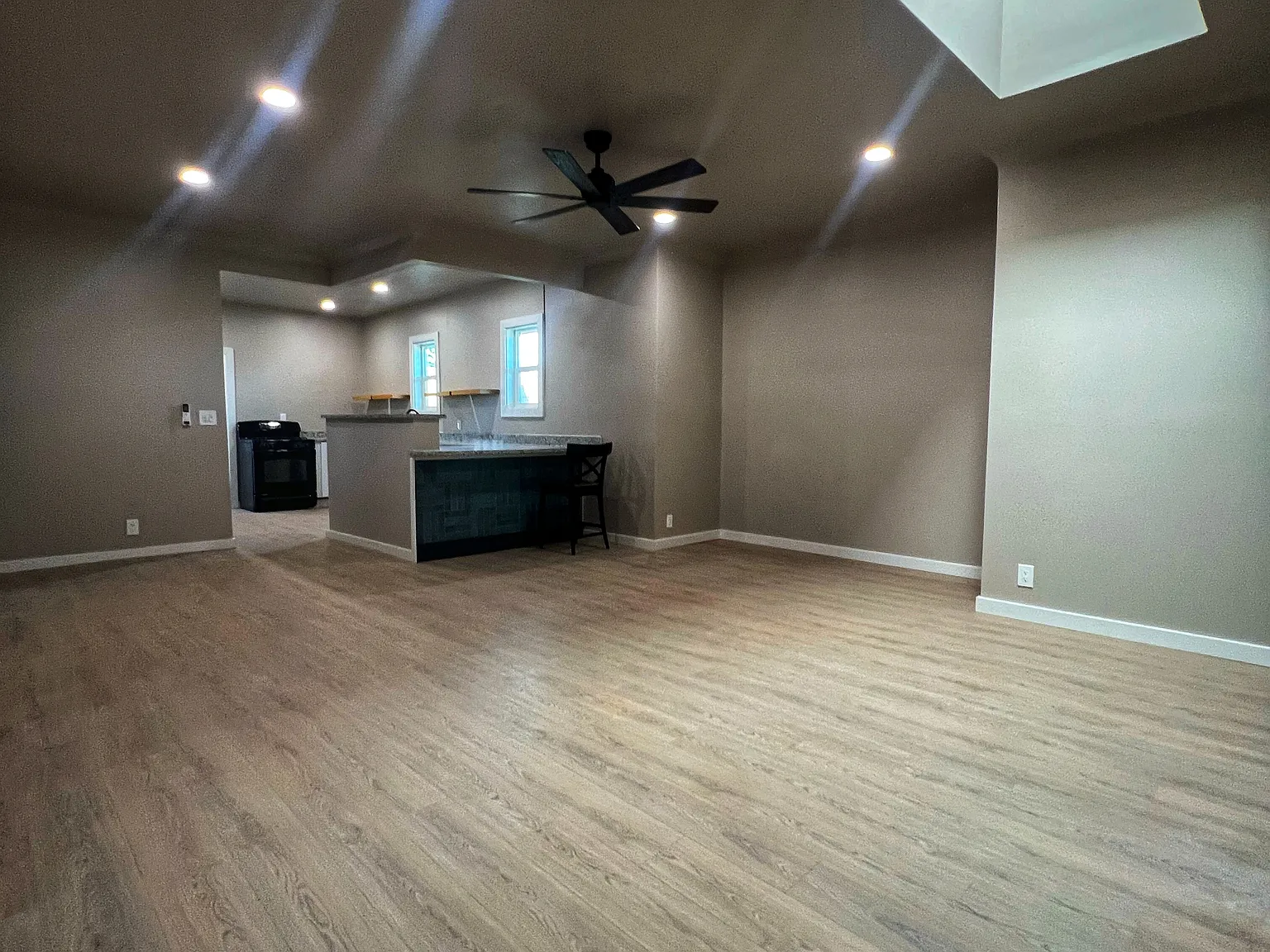 2 bed, 1100 sqft, $1,800 — Photo 1