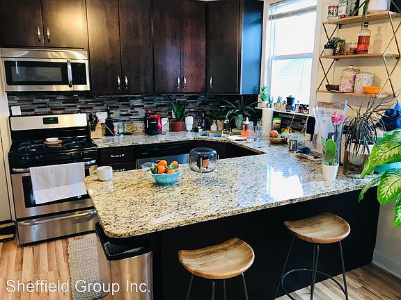 2nd image of 1622 N Fairfield Ave #2R
