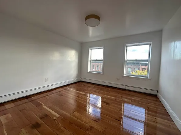 489 Monroe Street image 4 of 12