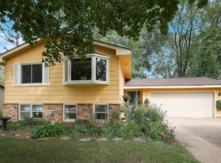 5570 Schutta Rd, Shoreview, MN 55126