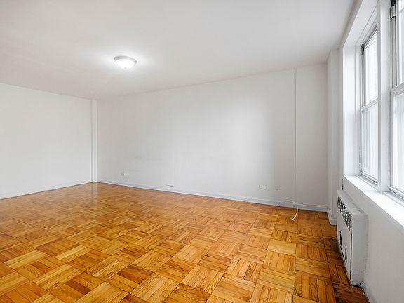 3rd image of 4011 Kings Hwy #1MM0
