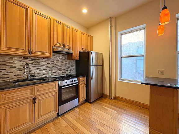 3rd image of 1385 Saint Johns Pl #7A