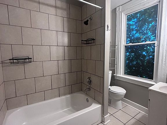 4th image of 1303 Woodland Ave #1