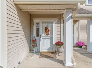 19 Caleb Ct, Hamburg, NJ 07419