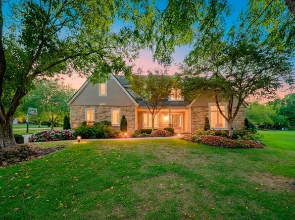 4989 W 131st Pl, Leawood, KS 66209