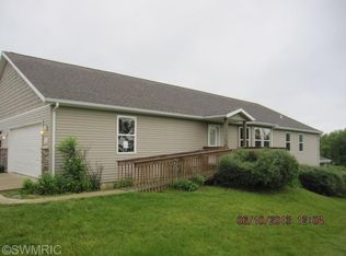 110 Homestead Acres Rd NW, Sparta, MI 49345