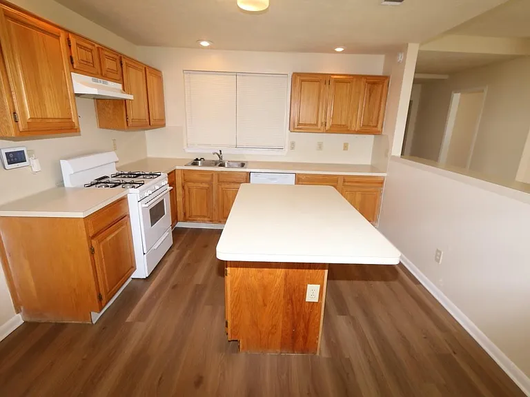 21226 Park Mount Dr — Photo 7