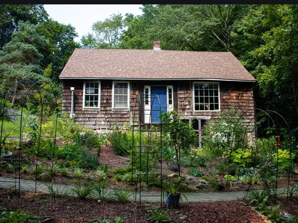 10 Bates Hl, Sturbridge, MA 01518