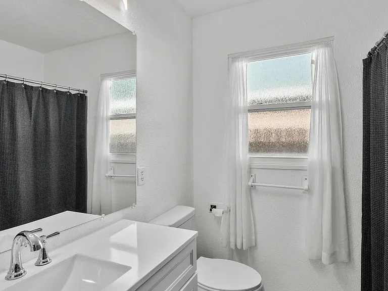 1327 W Ivesbrook St — Photo 15