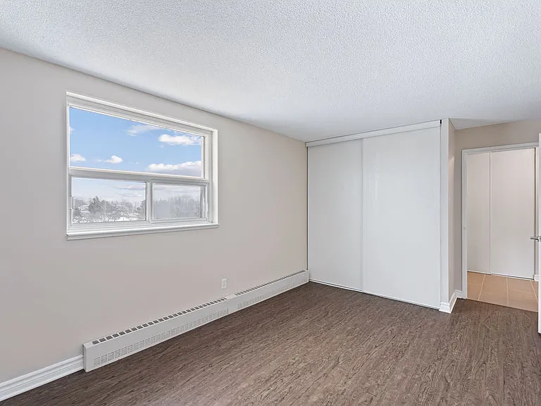 2470 Southvale Cres — Photo 61