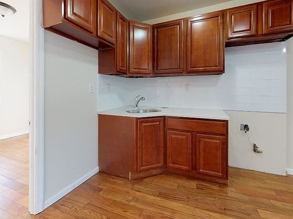 4th image of 1032A E 233rd St