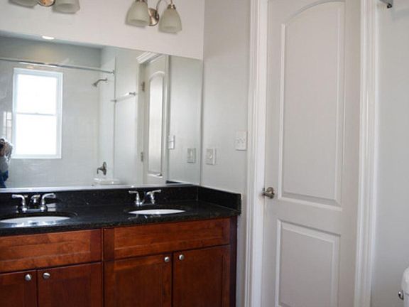 4th image of 7728 N Ashland Ave APT 1D