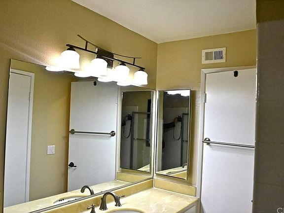 4th image of 14115 Moorpark St APT 208