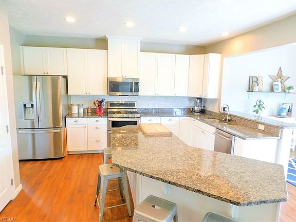 3rd image of 453 Arboretum Dr
