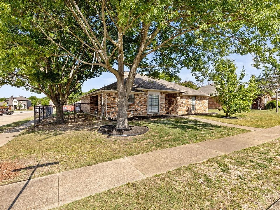 1st image of 718 Flagstone Way