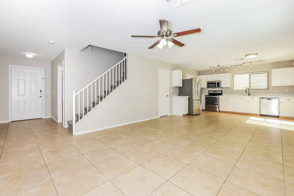 3 bed, 3.0 bath, 1574 sqft, $2,570 — Photo 4