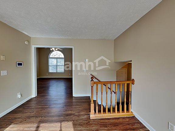 5th image of 884 Pin Oak Dr