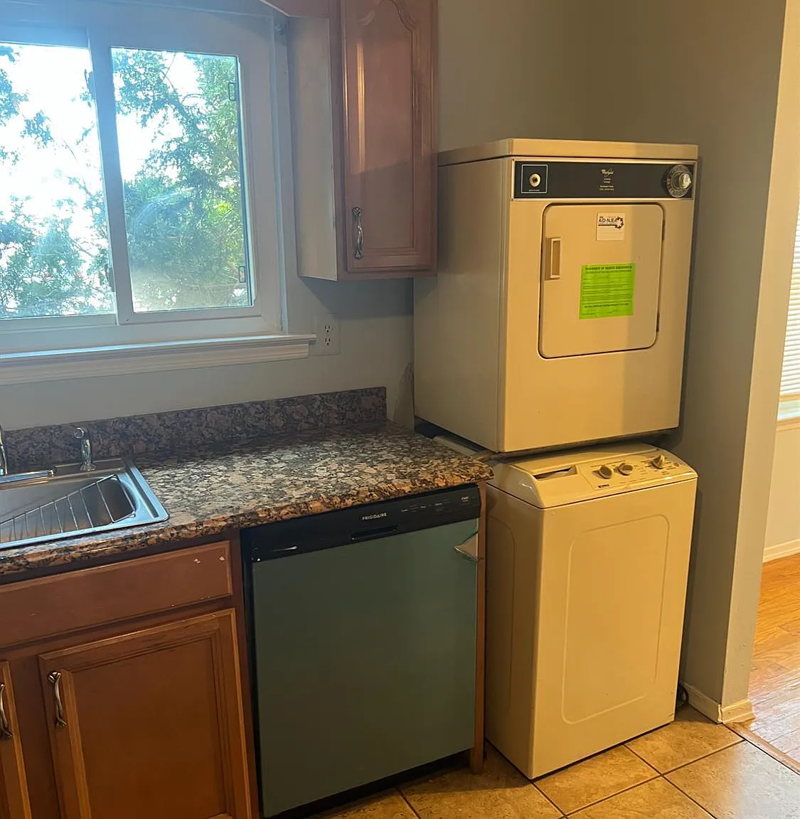 2 bed, 1.5 bath, 1077 sqft, $2,500 — Photo 2