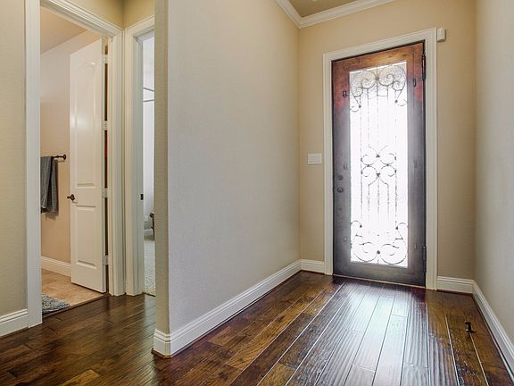 3rd image of 2857 Earl Dr