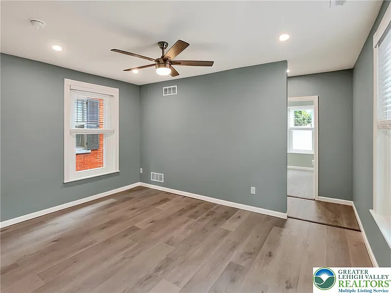 411 Main St #2 — Photo 14