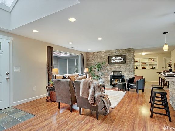 5th image of 11623 Interlaaken Dr SW