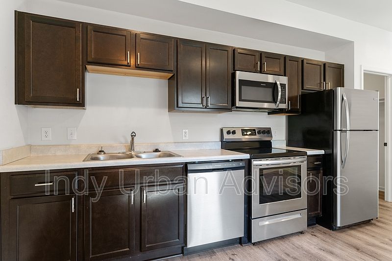 1st image of 1306 Woodlawn Ave #1D