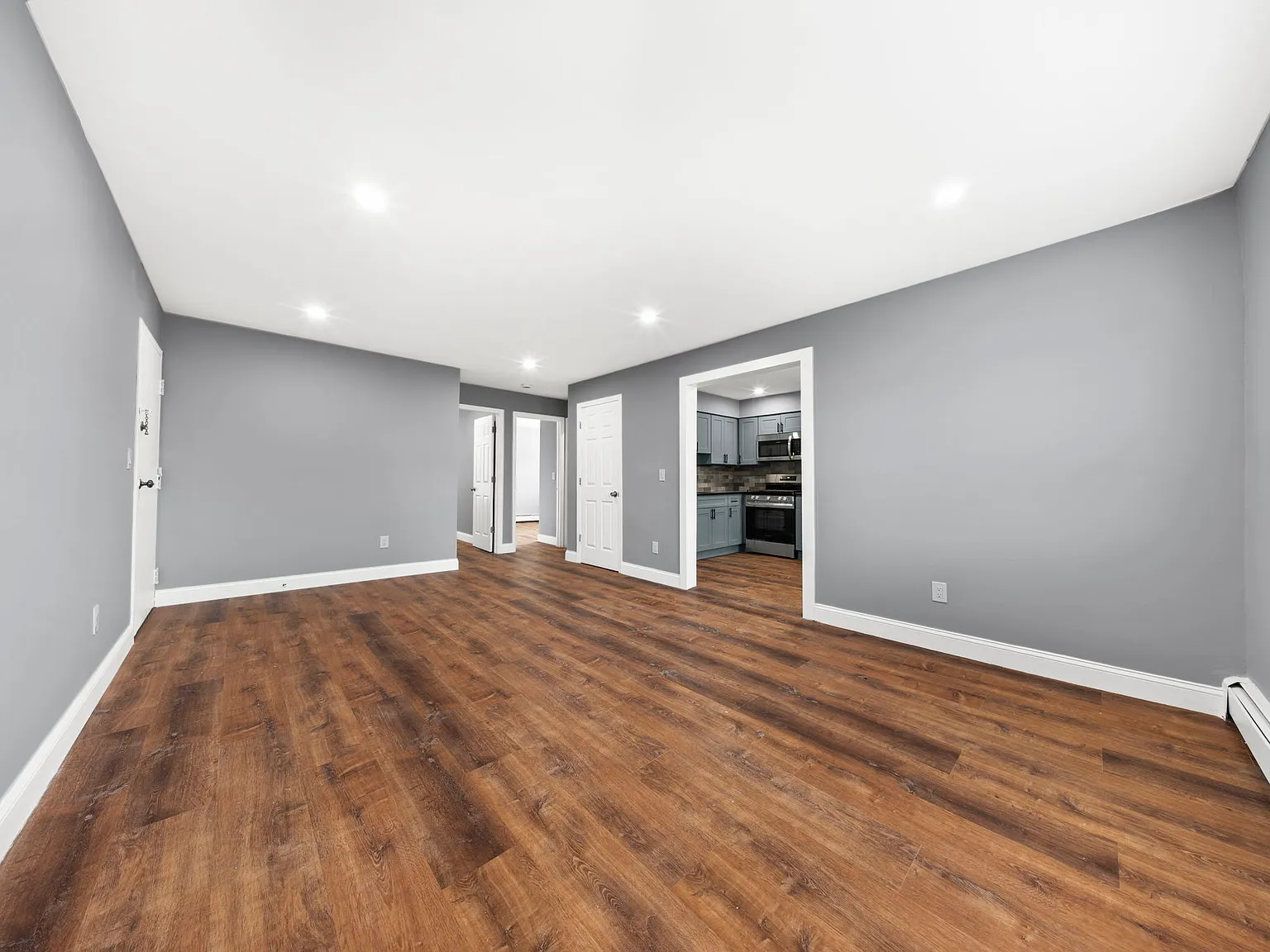 2 bed, 770 sqft, $2,300 — Photo 3