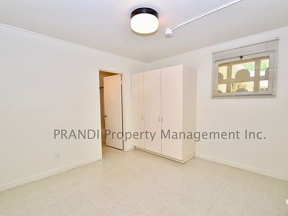 5th image of 25 Richmond Rd APT 205