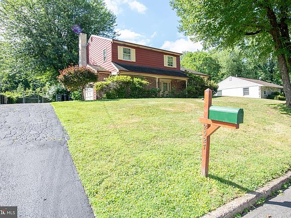3rd image of 2527 Arrowhead Dr