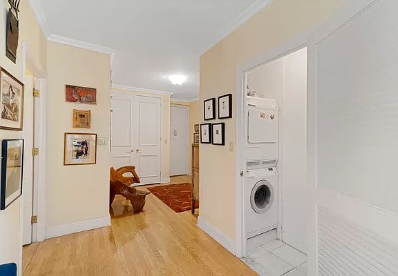 4th image of 240 E 47th St APT 29B